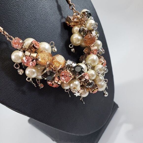 Betsey Johnson Pearl rhinestone statement necklace - Picture 3 of 4